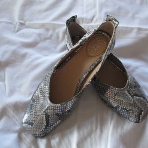Franco  De Sarto flats   6 1/2 M   1/2' heel  - Animal print